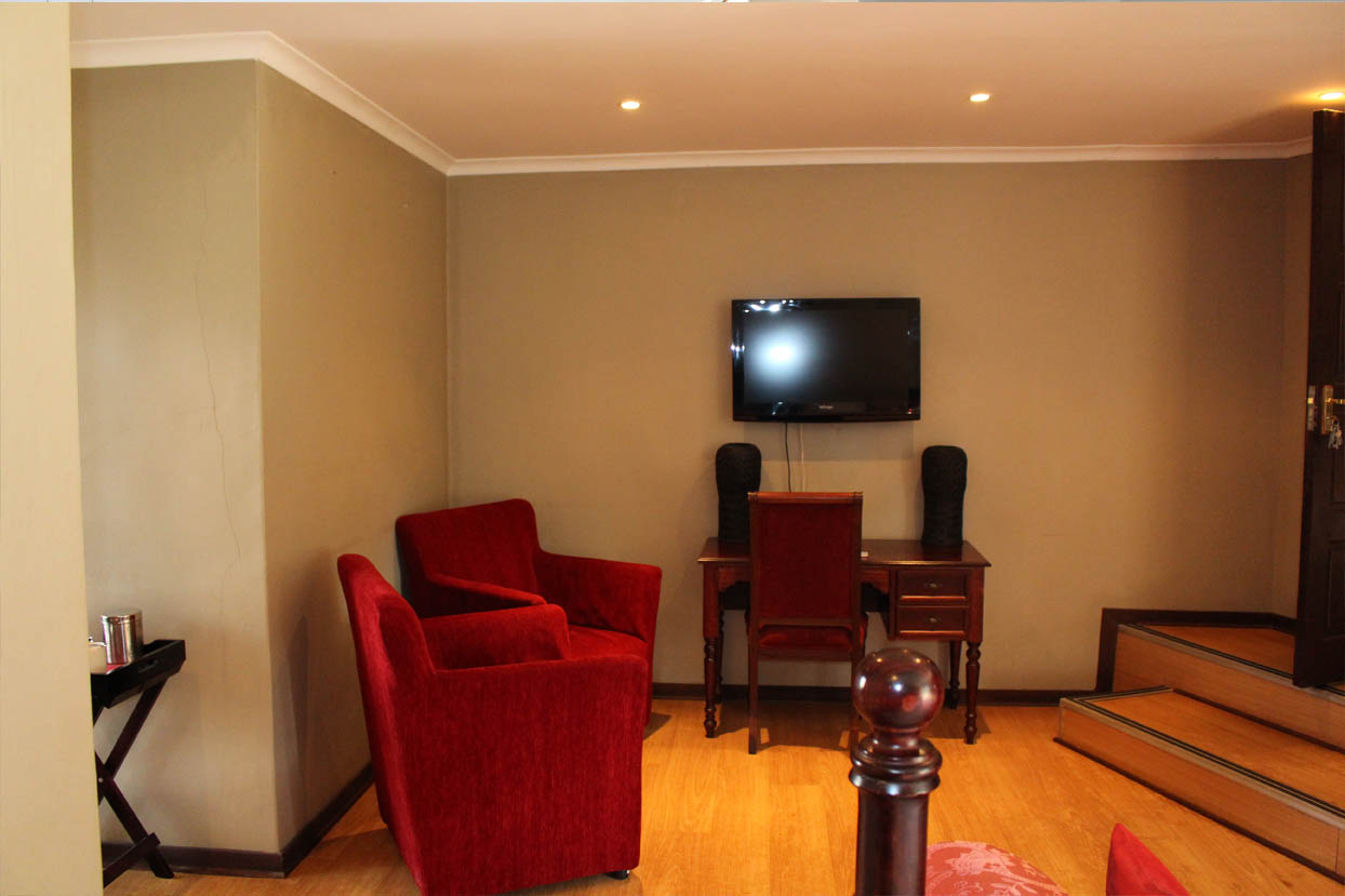 _O5Q0335_penthouse-dining